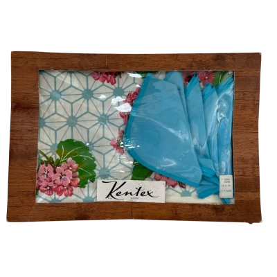 Vintage “Kentex E2599” Tablecloth and 6 Napkins 