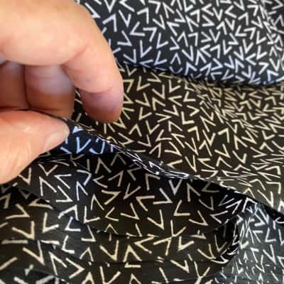 Black Crepe Like Fabric with White V 110 cm x 2.7 m 