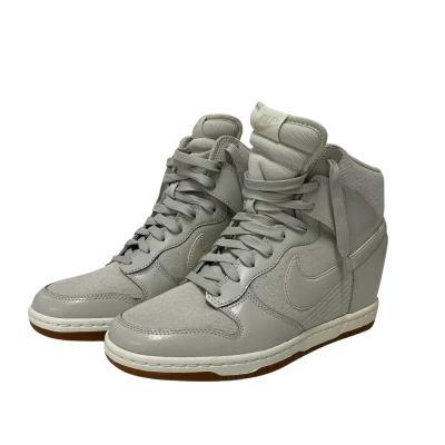 Nike Womens Dunk Sky High size 8 Grey 