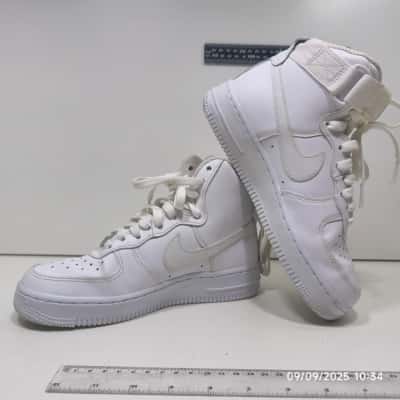 Nike Womens Size 6 White High Tops Pre Owned 