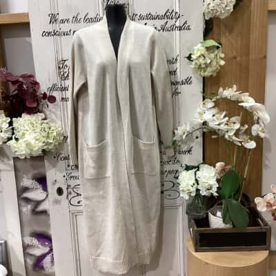 DECJUBA BRAND!  Womens  Size S Longline Cardigan Beige! BNWT BEAUTIFUL LONGLING CARDIGAN! WILL DRESS UP ANY OUTFIT,