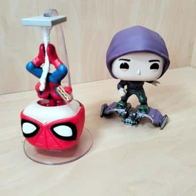 Funko Pop - Marver - Spiderman upside down with hotdog & Green Goblin. No Boxes in good condition.