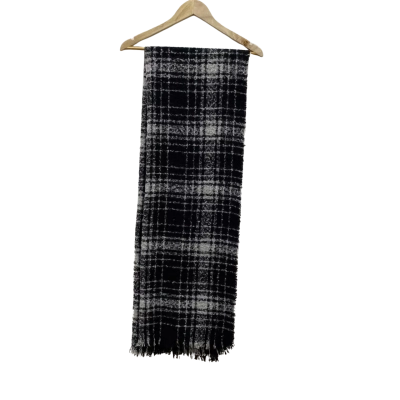 & Me Women's Size One Size Knit Scarf Black  / Checked / White 
