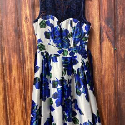 Review Size 14 Navy Blue / White floral 