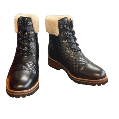UGG Womens  Size 6 Black  