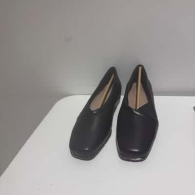 Hush Puppies Womens  Size 9.5 Loafers Black  