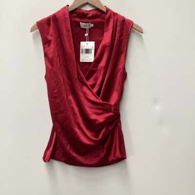 New- Tussah Womens  Size 8 Red V neck top 