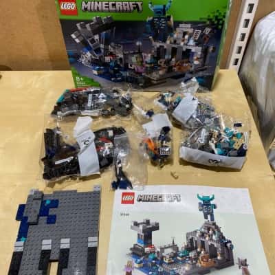 Lego Minecraft 21246 The Deep Dark Battle  