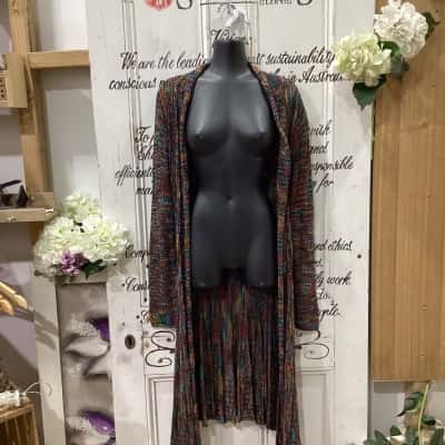 LUXX BRAND! NWOT KNITTED LONGLINE CARDIGAN! THE PERFECT OUTERWEAR CARDY!! Womens  Size 16 Cardigan / Longline Cardigan Multicoloured / Pattern 