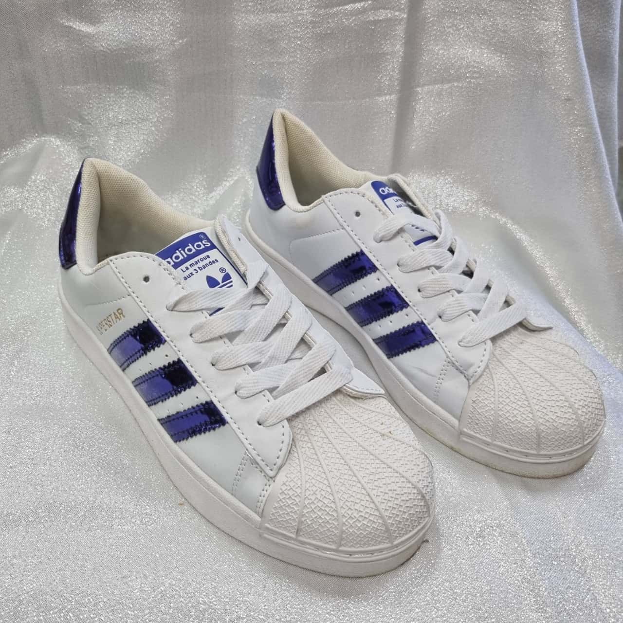 Adidas Womens Size US8 White/Metallic 