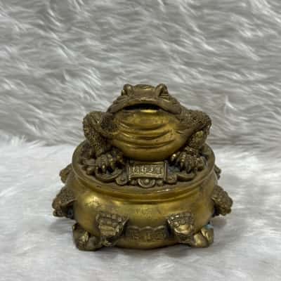 Feng Shui money frog