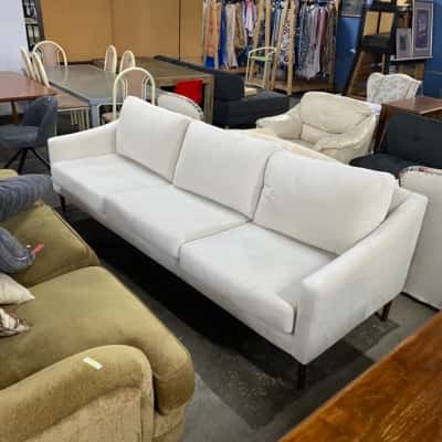 Ex show house white 3 seater lounge 37”x100”
