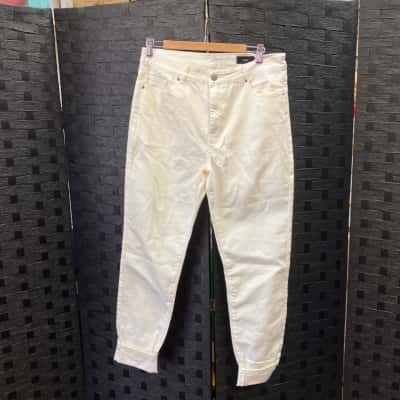Saba Womens  Size 32 White Jeans
