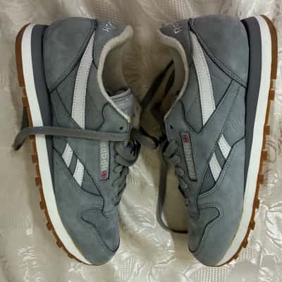 Reebok Unisex  Size 6 Sneakers Grey / White 
