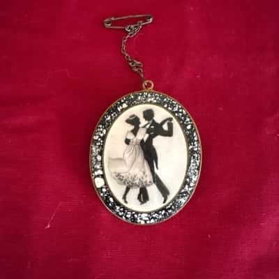  Women’s  Vintage Oval Brooch featuring a Silhouette of a Dancing Couple Black  / White Boarder