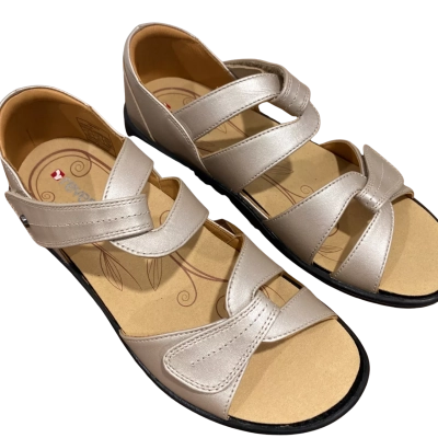 Revere Womens  Size 39 Champagne 