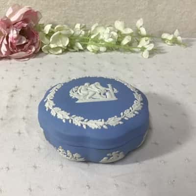 Vintage Wedgwood Jasperware Blue / White Pattern Scalloped Edge Lidded Trinket Box