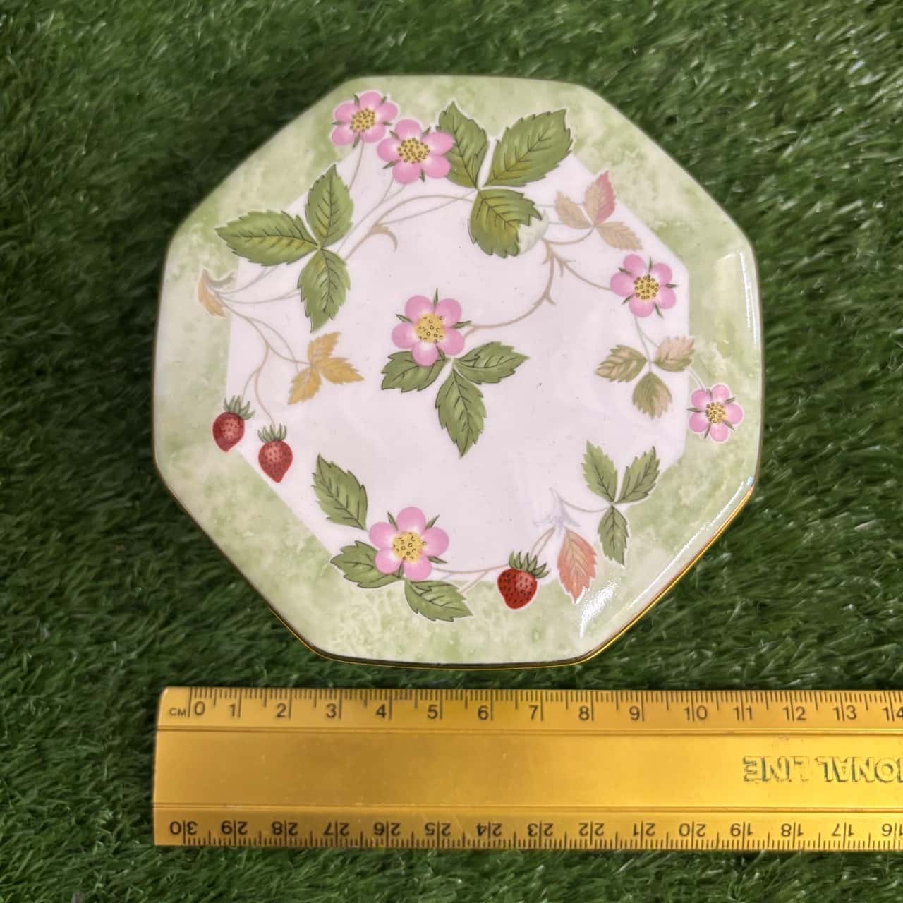 Wedgwood Wild Strawberry Octagonal Trinket Box