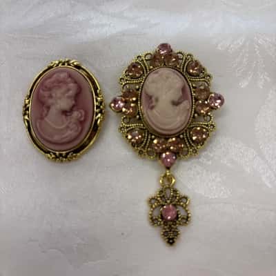  Women’s Costume CAMEO  Brooches 
