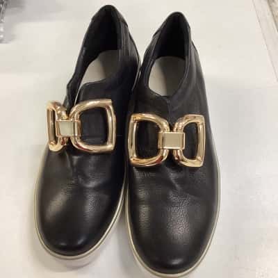 Ziera Womens Black leather slip on Size 39