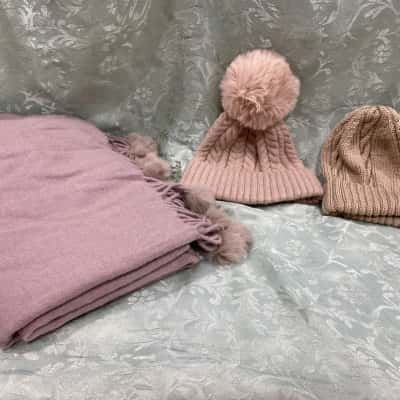  Womens  Size One Size Beanie & ShawlPink  