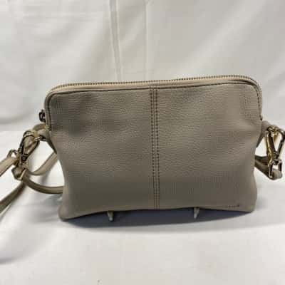 Elms + King Womens Crossbody Bag Beige 