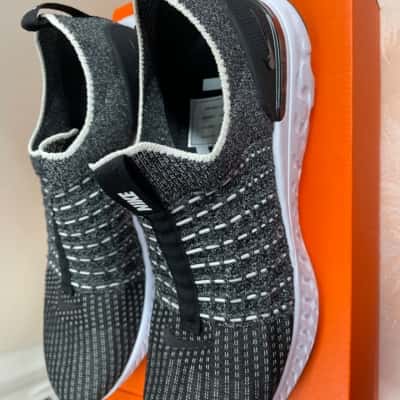 Nike Womens  Size 7 Trainers Black  / White 