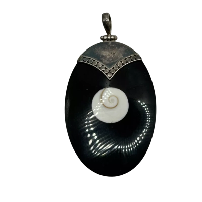925 Sterling Silver Oval Pen Shell Shiwa Eye Sterling Pendant