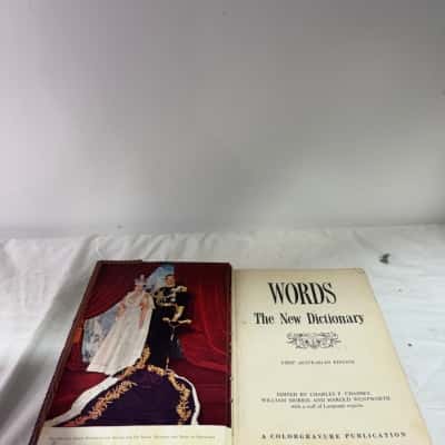 WORLDS THE NEW DICTIONARY-First Edition 