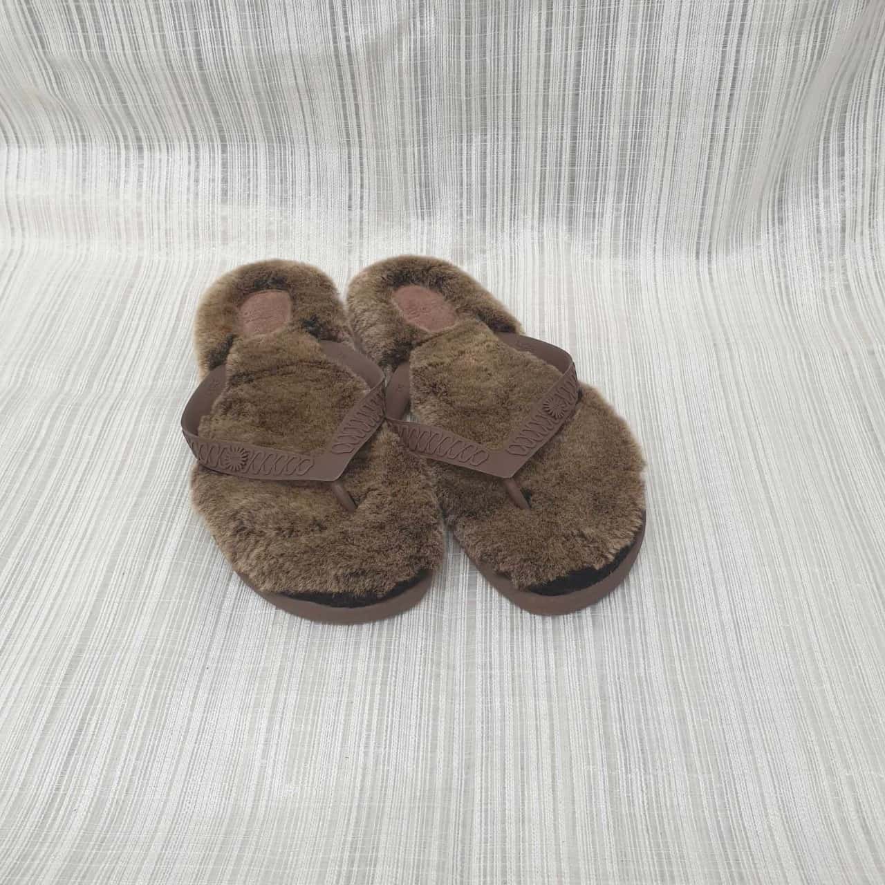 Ugg Fluffy Brown Fur Insole Lined Thongs /Flip Flops Size 7 - Brand New -  RRP $89.00 (s)