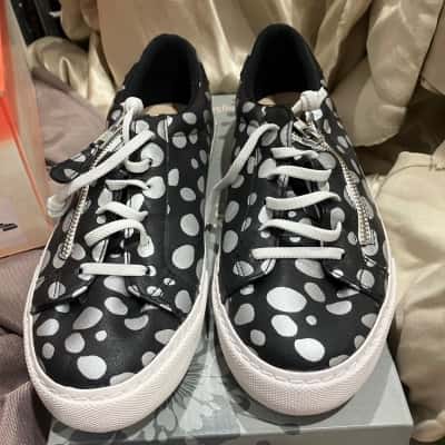 Taking Shape Womens  Size 40 Sneakers Black  / Polka Dot / White 