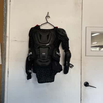 Leatt Body Protection  Size XL Jersey Black  