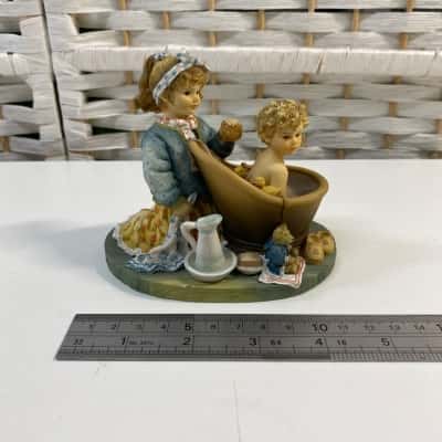  Figurine " Playing Mother"