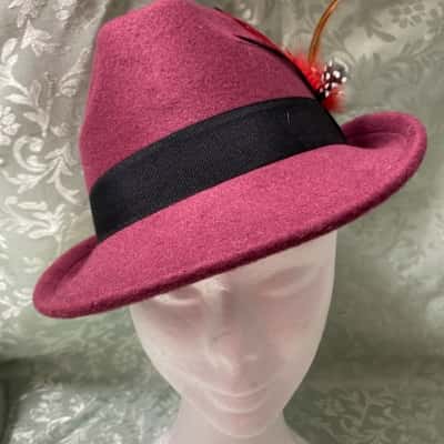 3 Trilby Hats Unisex  Size M Black  / Brown / Red 