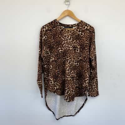 Decjuba Animal Print Long Sleeve High Low Top  Size XL