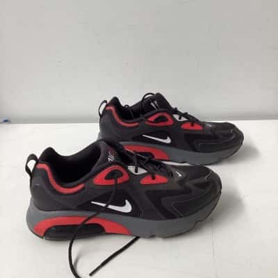 Nike Mens  Size 10.5 Sneakers Black,red and white 