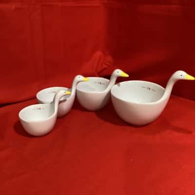 New Davis & Waddell duck shaped measuring cups
