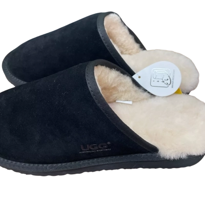 UGG Mens  Size 12 /  Women’s Size 14 Black  
