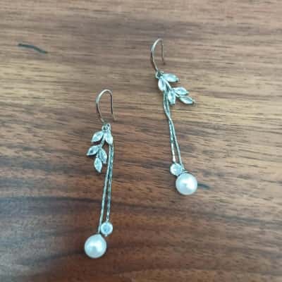 Leaf Design Dangly earrings