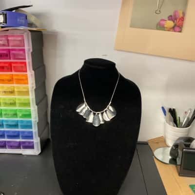 Silver tone necklace 