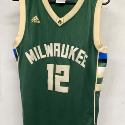 Milwaukee NBA Mens  Size S Cream / Green jersey 