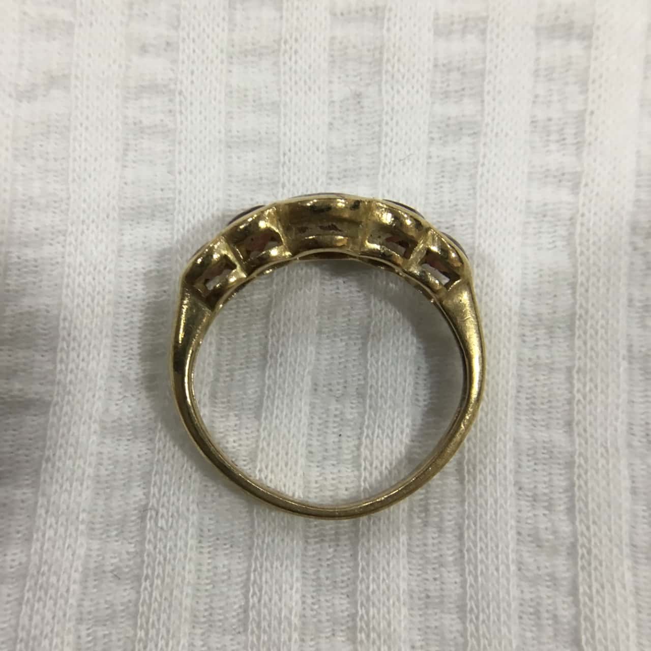 9CT 9K 375 Gold Ring with Red 5 2.41g Size 4.75(s)