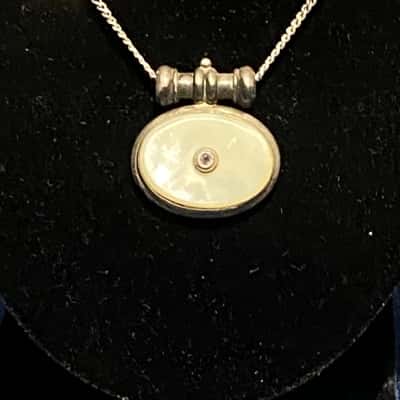  Women's 925 Silver Necklace with interesting Pendant 