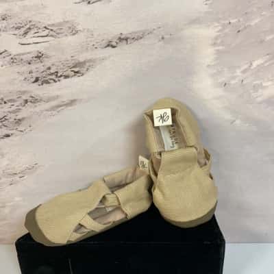  Gertrude and The King Size 4 Shoes