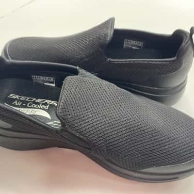 Skechers  Size 7 Black  