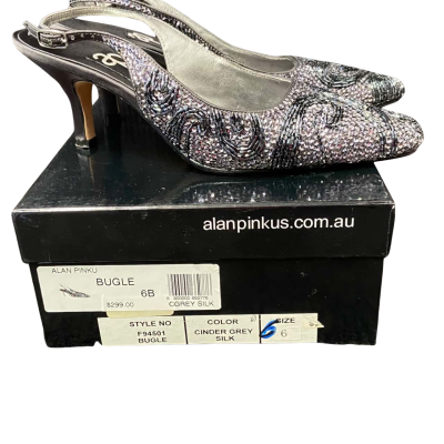 Alan Pinkus Womens  Size 6 Grey / Silver 