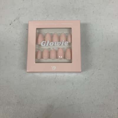 Glowie By Her Bella Press On Nails 