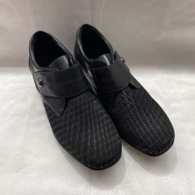 Klouds Womens  Size 41 Flats Black  Brand New Still in Box