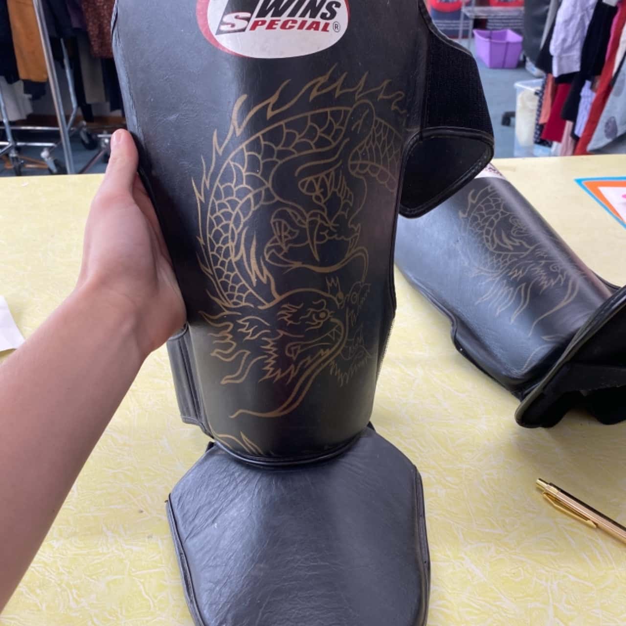 Thai Box Schienbeinschoner Mit Spannschutz - Leicht, Verstellbar Für MMA & Kickboxing