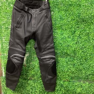  Womens  Size S motor bike Pants Black  